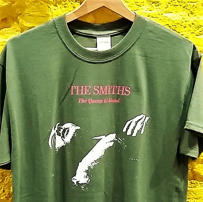 SMITHS - "QUEEN IS DEAD" logo T-SHIRT *** ALL SIZES AVAILABLE ***