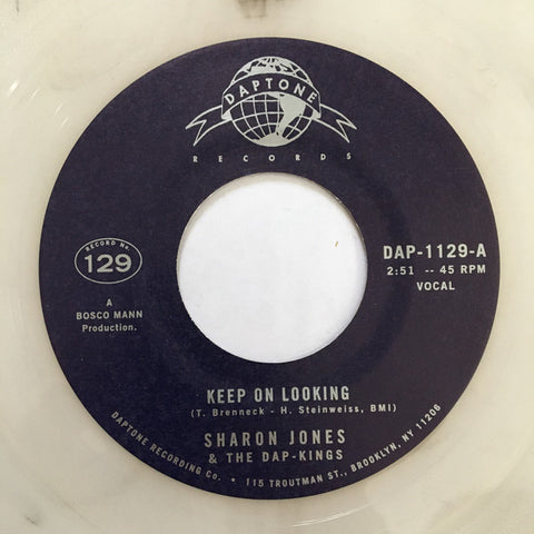 Sharon Jones & The Dap-Kings, The Dap-Kings - Keep On Looking (7", Ltd, Ran) - USED